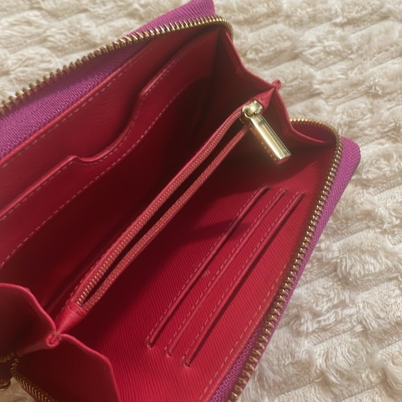 Tory Burch Wallet W/ Wristlet - Picture 6 of 6